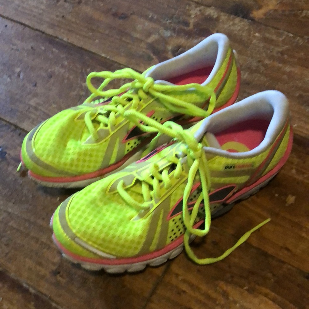 Brooks pure cadence women’s running shoes size 6.5 neon yellow and pink